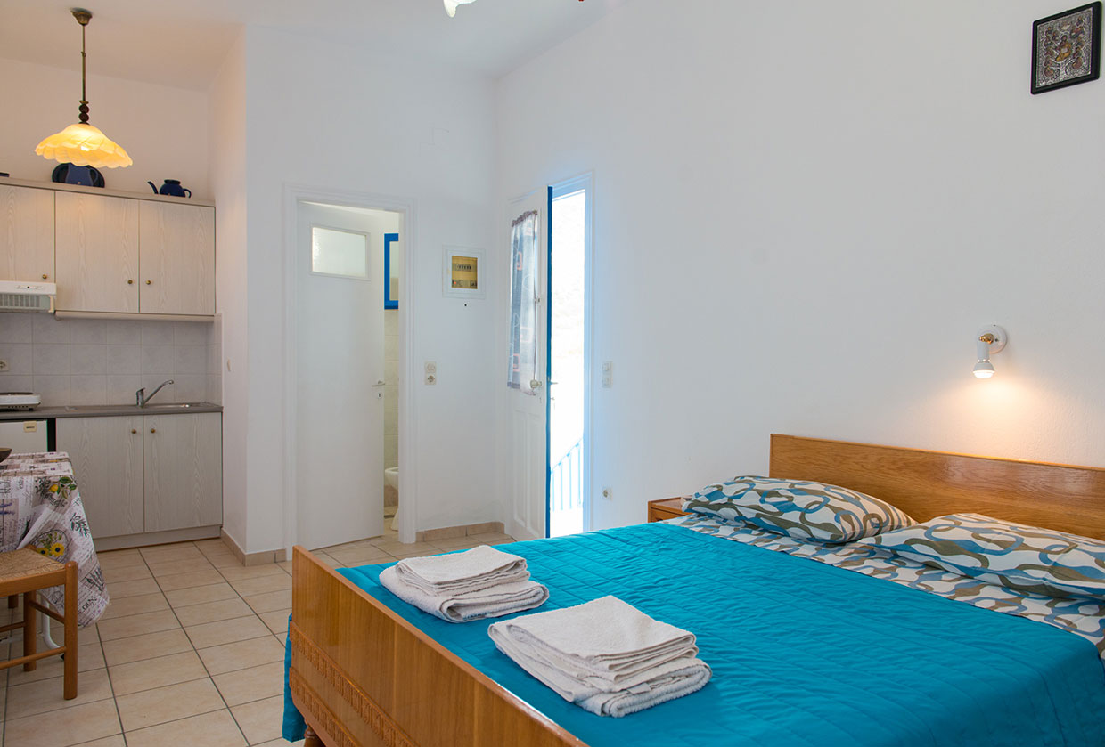 Μονόχωρη γκαρσονιέρα με θέα θάλασσα στο Βαθύ Σίφνου