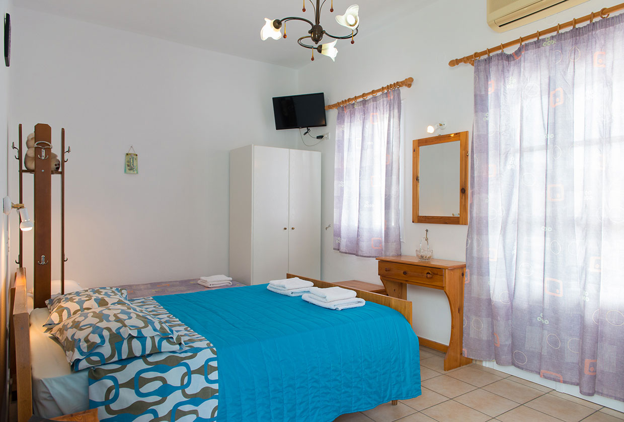 Μονόχωρη γκαρσονιέρα με θέα θάλασσα στο Βαθύ Σίφνου