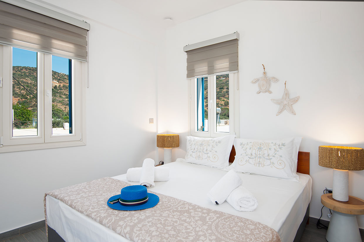 Υπνοδωμάτιο με διπλό κρεβάτι