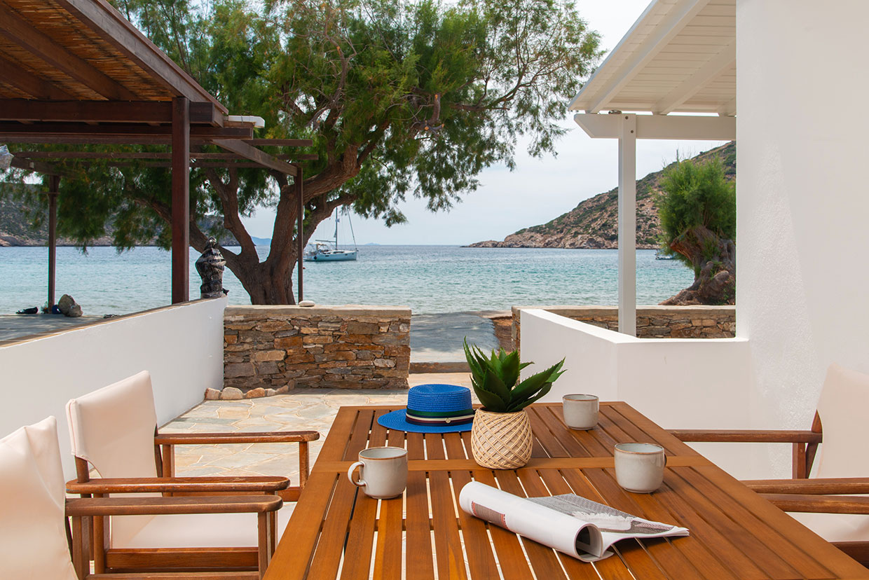 Αυλή με θέα στη θάλασσσα