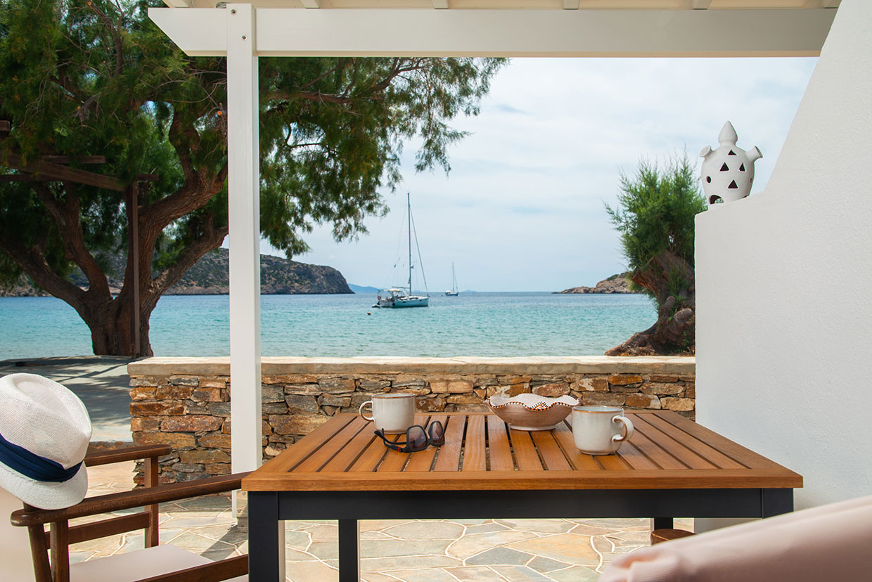 Αυλή με θέα στη θάλασσσα