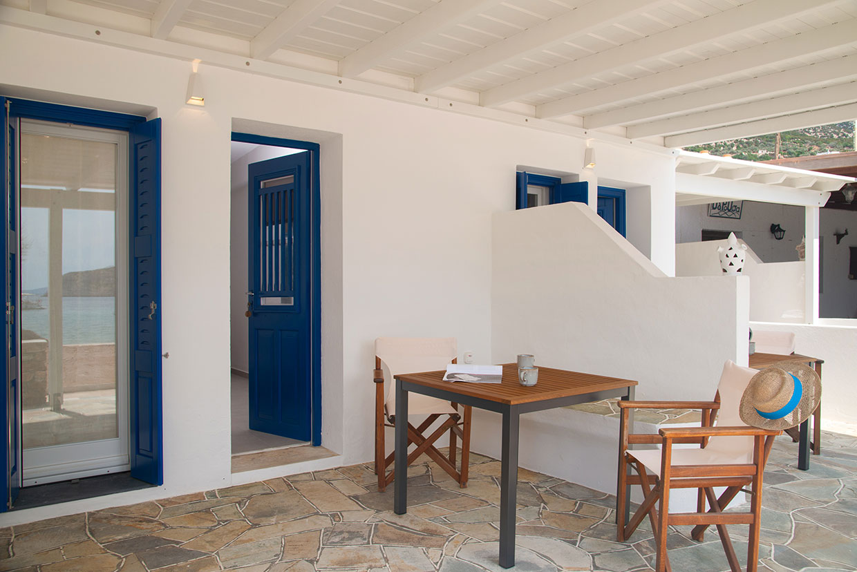 Αυλή με θέα στη θάλασσσα