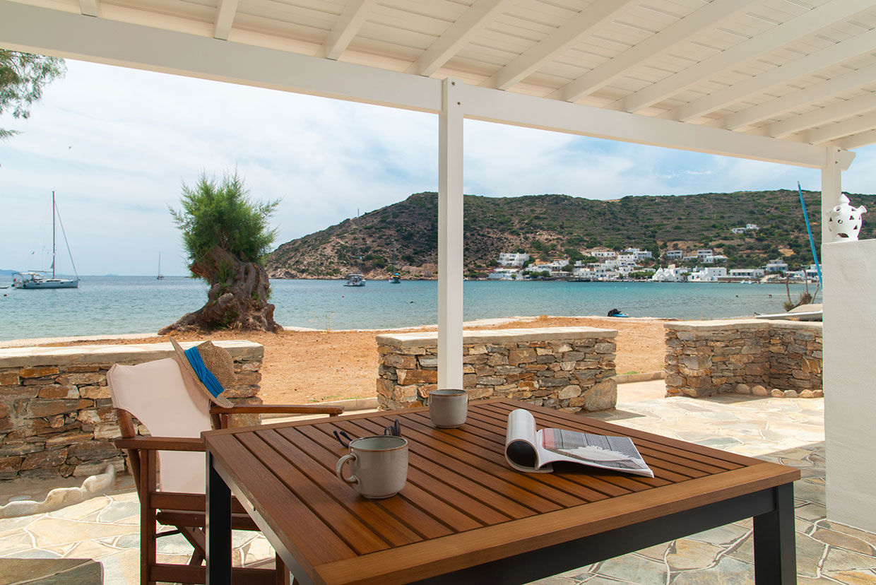 Αυλή με θέα στη θάλασσσα